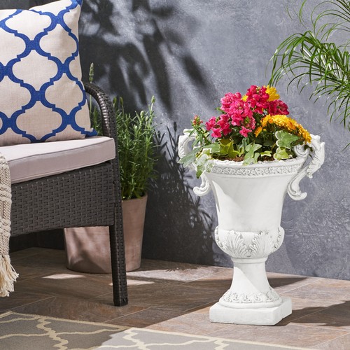 Roman style garden - garden, urn